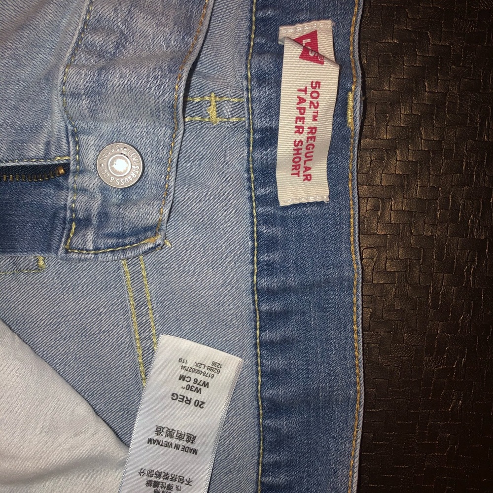 Levi’s 502 Regular Taper Shorts - Picture 3 of 3